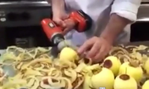 Dụng cụ gọt táo nhanh nhất từ trước tới nay