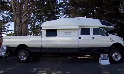 Chi 130 tỷ biến xe bán tải Ford thành nhà di động