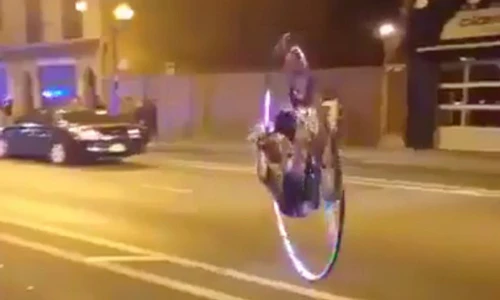 Xe đạp kỳ quái lộn nhào 360 độ