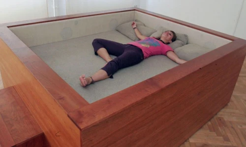 Trải nghiệm chiếc giường độc đáo gắn 12 loa âm thanh