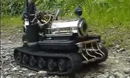 Xe tăng mini chạy bằng động cơ hơi nước 