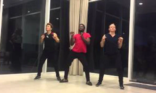 Vũ điệu cồng chiêng phong cách Á-Âu-Phi chảnh điệu