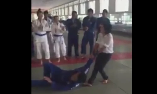 Video: Phương Thanh hạ đối thủ chỉ với một cú xoay người