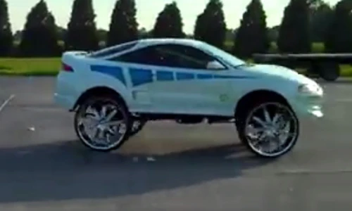 Chiêm ngưỡng chiếc xe thách thức ổ gà Việt Nam