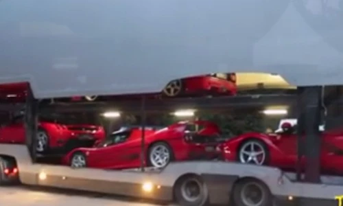 Choáng ngợp với dàn siêu xe Ferrari có một không hai