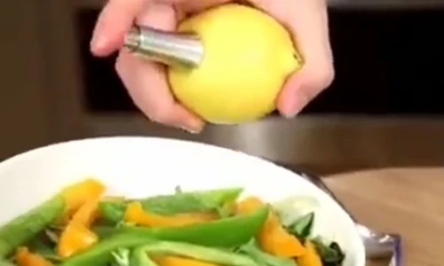 Độc đáo dụng cụ vắt nước chanh cực nhanh