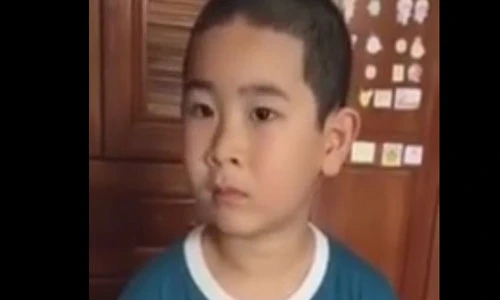 Cậu bé 5 tuổi tính nhẩm nhanh như máy tính