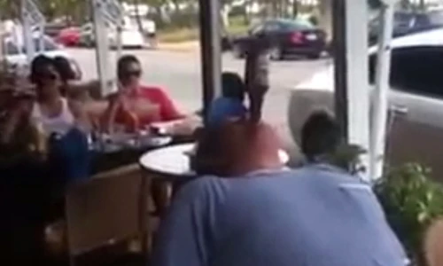 Video người đàn ông uống ba chai bia trong tích tắc