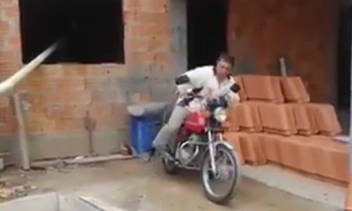 Cách vận chuyển gạch bá đạo nhất từ trước tới nay