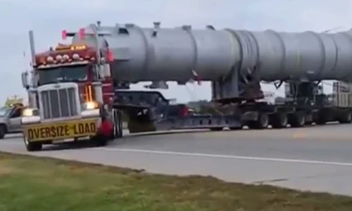 Ấn tượng với xe tải dài và khủng nhất thế giới