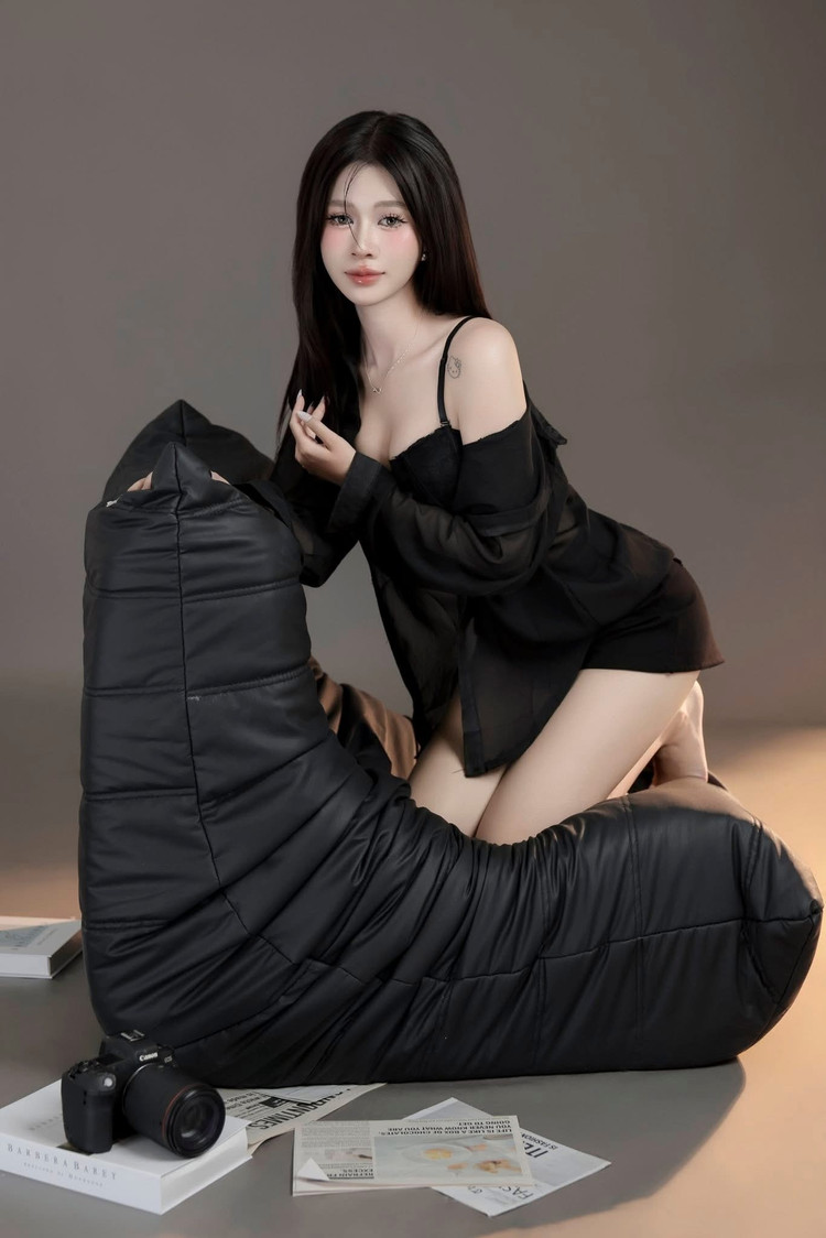 លែងជា Shizuka ដ៏គួរឱ្យស្រលាញ់ទៀតហើយ ពេលនេះ កីឡាការិនីរូបនេះ ធ្វើឱ្យមានការចាប់អារម្មណ៍យ៉ាងខ្លាំង ជាមួយនឹងរូបភាពចាស់ទុំ និងបង្កើតបុគ្គលិកលក្ខណៈរបស់នាងយ៉ាងសកម្ម។ thien-5.png