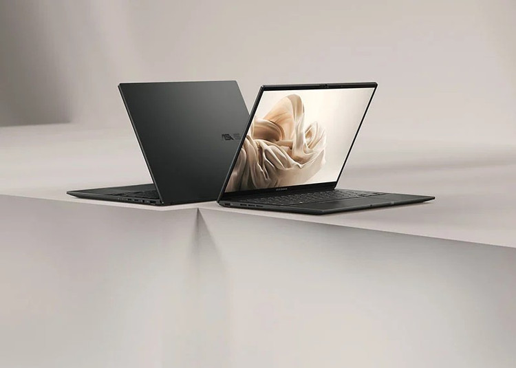 2. ASUS Zenbook 14 OLED Q415MA Ultra 5는 선명한 14인치 OLED 화면, 16.9mm의 얇은 디자인, 단 1.39kg의 가벼운 무게가 특징입니다. lap-3.png