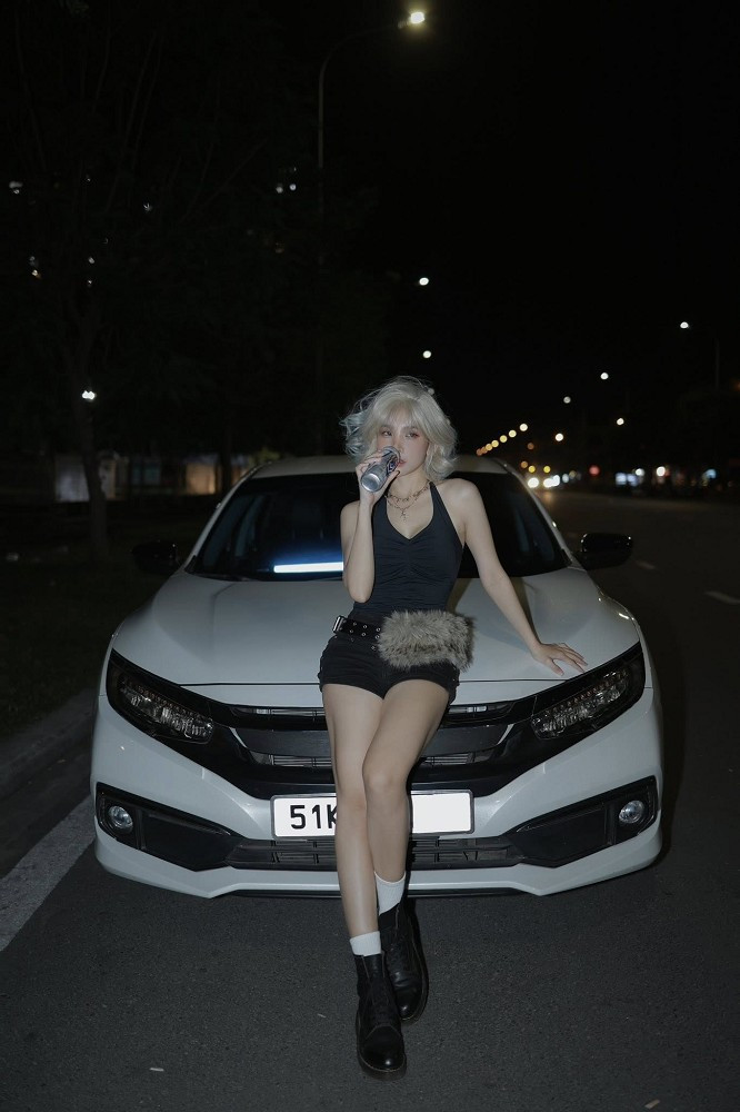 Nhiều fan chọn Lily Phan, khẳng định tình yêu là vô giá và không thể so sánh bằng tiền. st-4.png