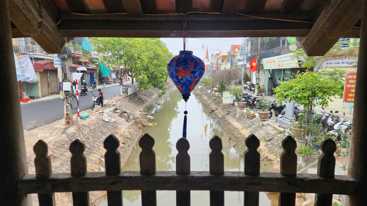 Mặc dù, đã trải qua hơn 500 năm tuổi, cùng những cuộc tao loạn vùng ven biển, nhưng đến nay vẻ đẹp ấy vẫn còn nguyên vẹn. Nhờ kiến trúc đặc biệt và cổ kính, cầu ngói chợ Lương đã để lại ấn tượng khó phai trong lòng du khách.