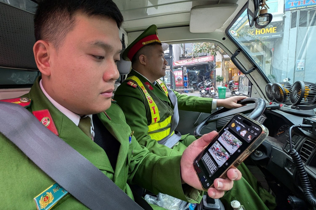 Hình ảnh vi phạm được chuyển ngay cho tổ Cảnh báo trật tự trật tự Công an phường đang tuần tra để xử lý hạn chế.