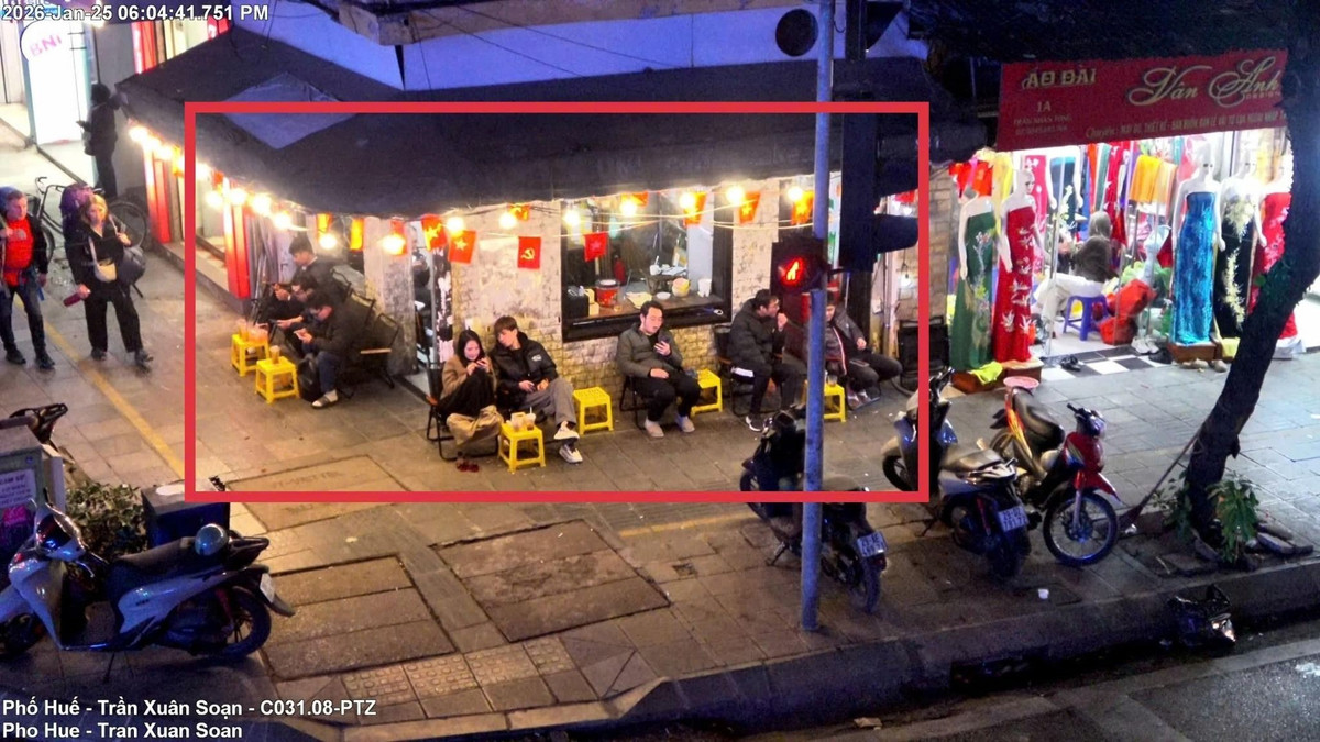 Trong ngày 25/1 một số xã, phường có số trường hợp vi phạm trật tự đô thị cao gồm: phường Văn Miếu - Quốc Tử Giám (50 trường hợp); Hoàn Kiếm (32 trường hợp); Đống Đa; Ô Chợ Dừa; Hoàng Liệt; Hà Đông; Phú Diễn...