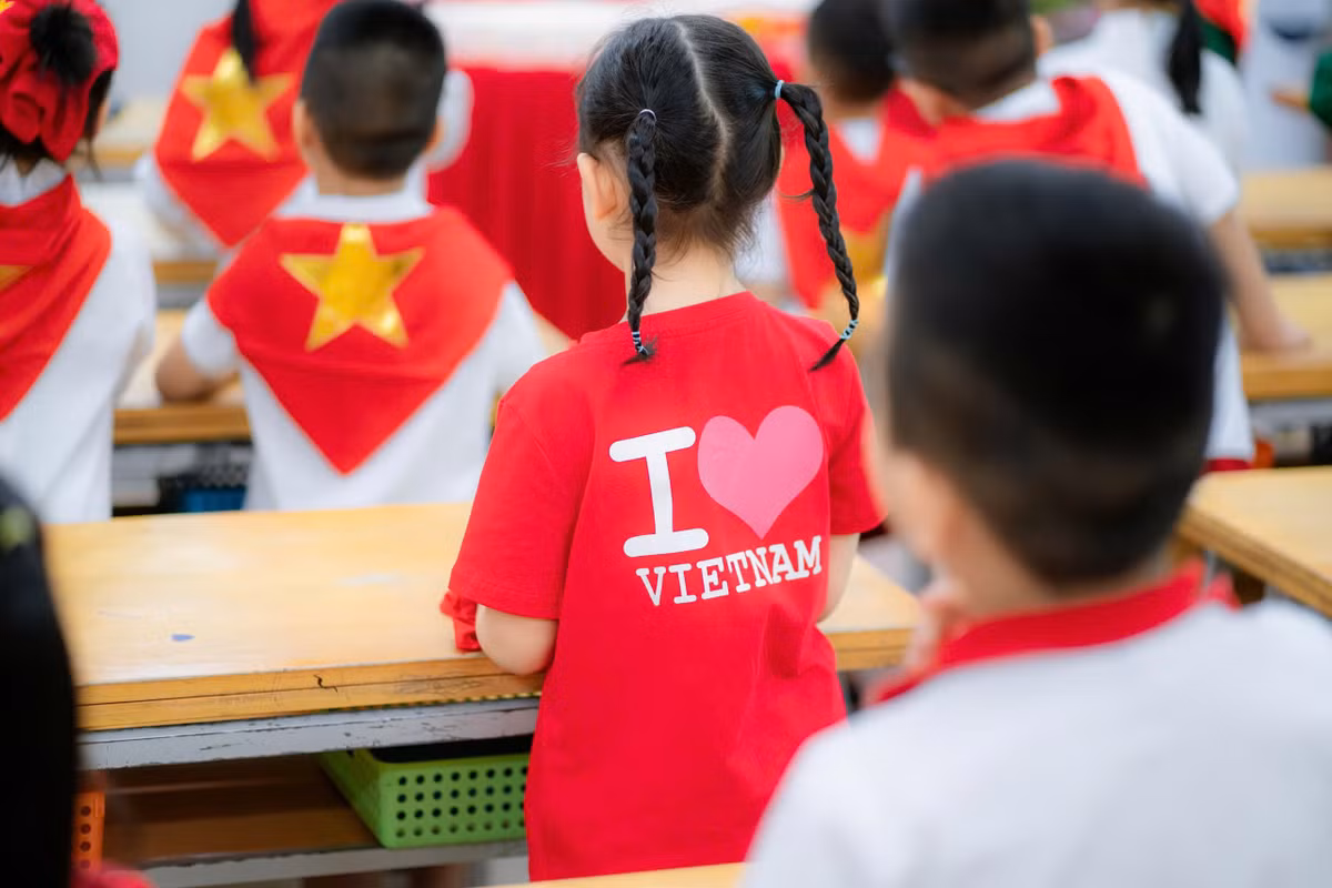 Tinh thần yêu nước được thầy cô, phụ huynh nuôi dưỡng cho các em.