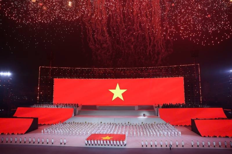 Những tiết mục văn nghệ khơi dậy lòng yêu nước, yêu dân tộc.