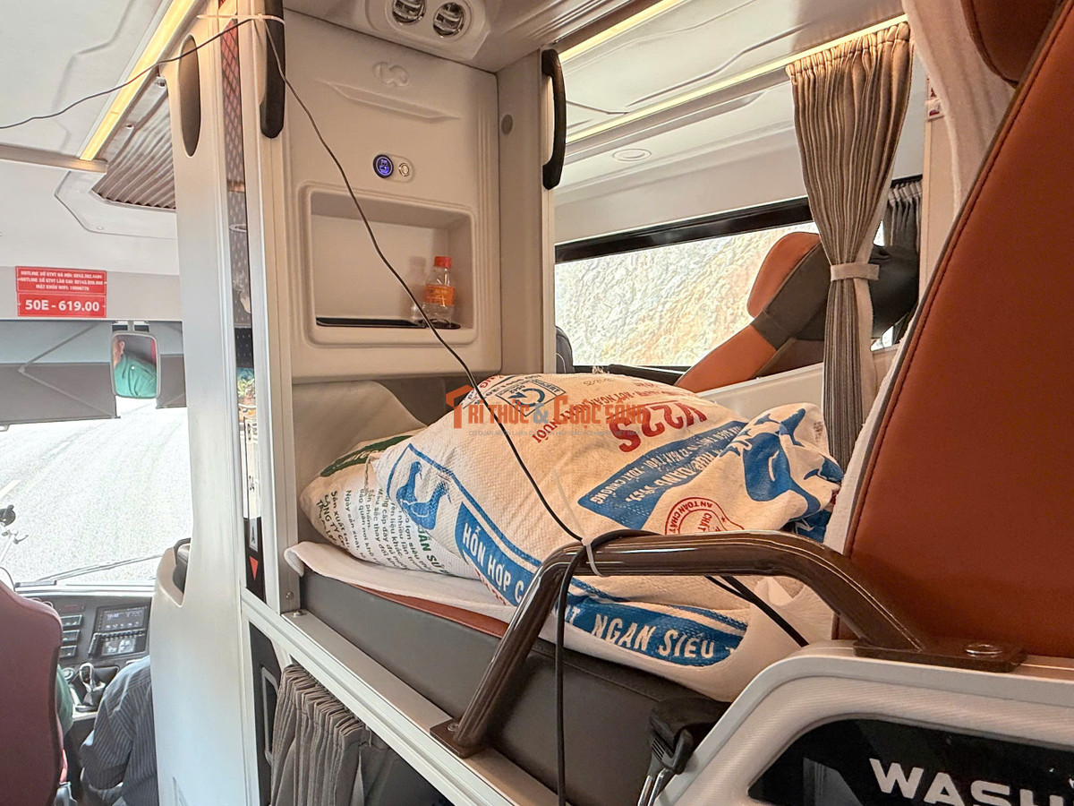 Các phương tiện thử nghiệm được chất đầy tải bởi các bao cát trên khoang hành khách nhằm mô phỏng điều kiện thực tế khi xe vận chuyển hành khách.