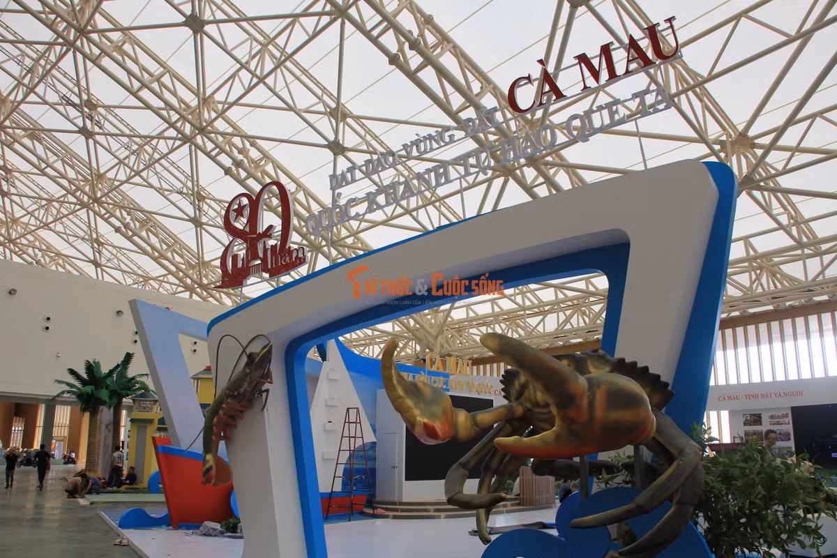 Mỗi gian hàng là một địa điểm "check - in" ấn tượng cho những người đến tham quan.