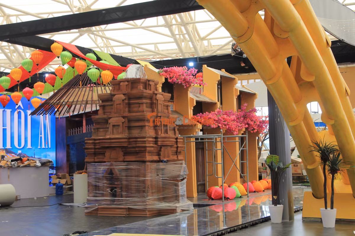 Đà Nẵng với điểm nhấn cầu Rồng và phố cổ Hội An.