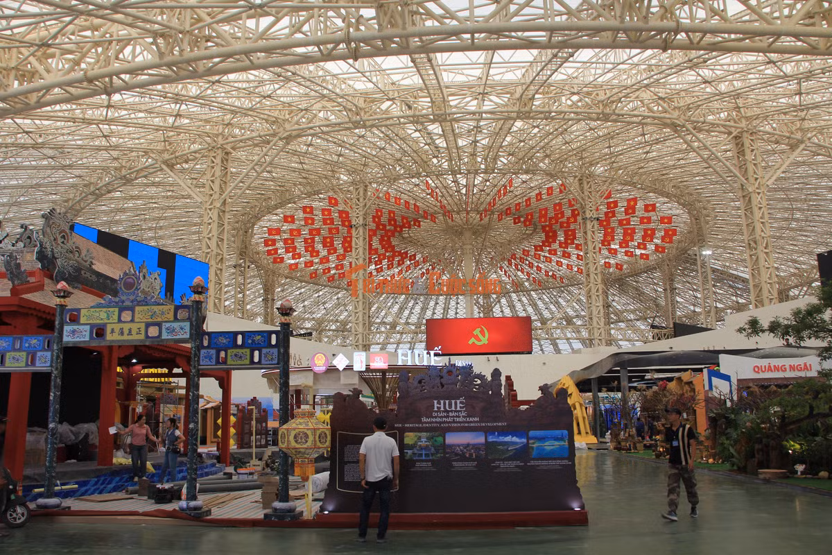 Triển lãm thành tựu Đất nước nhân dịp kỷ niệm 80 năm Ngày Quốc khánh được xem là nơi đáng đến trong những ngày vui của đất nước. Từ ngày 28/8-5/9/2025, tại Trung tâm Triển lãm Quốc gia (Đông Anh, Hà Nội) sẽ diễn ra Triển lãm thành tựu Đất nước nhân dịp kỷ niệm 80 năm Ngày Quốc khánh.