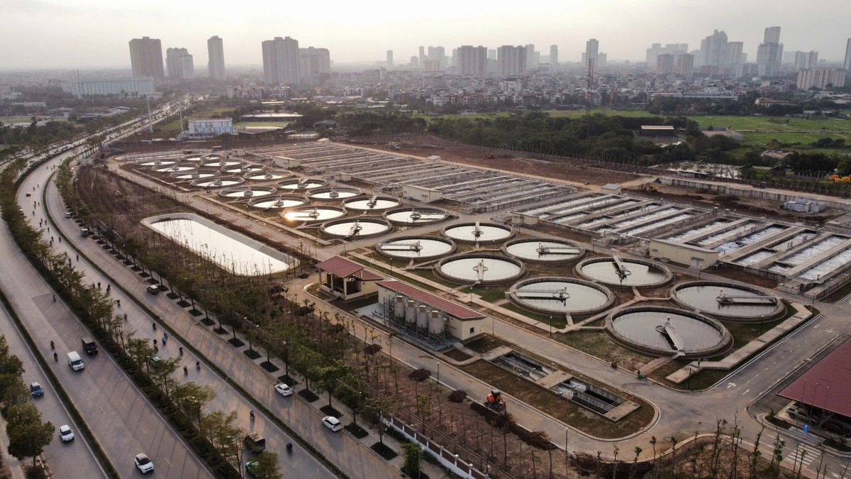 Gói thầu số 3 (hệ thống cống bao cho sông Lừ) và gói thầu số 4 (hệ thống cống cho một phần khu vực Hà Đông (cũ) và khu đô thị mới) đang được đẩy nhanh tiến độ, dự kiến đến năm 2027 hoàn thành. Trong quá trình thi công, các tuyến cống đủ điều kiện khớp nối sẽ được kết nối ngay để dẫn nước thải về nhà máy xử lý.