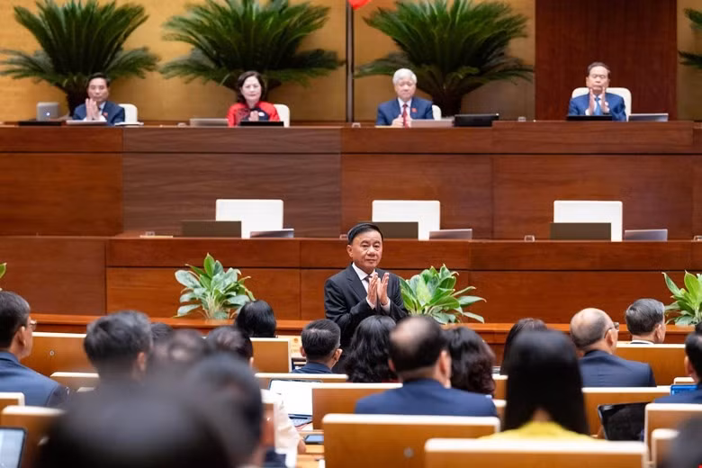 Ủy viên Bộ Chính trị, Thường trực Ban Bí thư Trần Cẩm Tú.