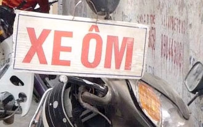 Theo hồ sơ vụ án, một ngày giữa tháng 3/2020, Công an huyện Gia Bình, tỉnh Bắc Ninh (cũ) tiếp người phụ nữ với khuôn mặt hớt hải tới trình bày về việc người thân của mình là ông Nguyễn Văn C (SN 1972, trú tại Gia Bình, Bắc Ninh) đã đi khỏi nhà hơn 1 ngày mà chưa thấy về. Qua khai thác thông tin, Công an huyện Gia Bình được biết ông C hành nghề xe ôm. Hằng ngày, ông vẫn đứng đón khách tại trung tâm huyện Gia Bình. Gia đình ông C cung cấp thêm, ông này vốn có tiền sử bệnh động kinh. (Ảnh minh họa, nguồn internet)