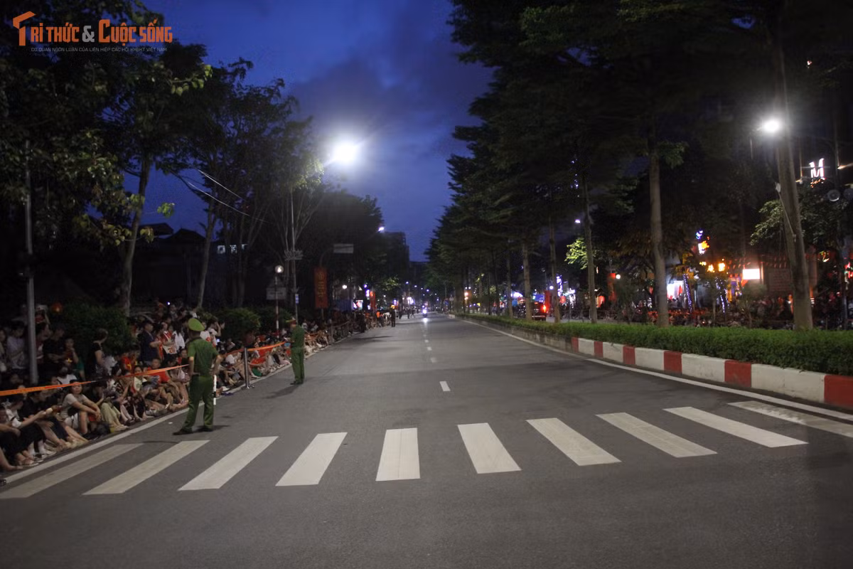 Toàn bộ tuyến đường Kim Mã đã sẵn sàng cho buổi diễu binh, diễu hành.