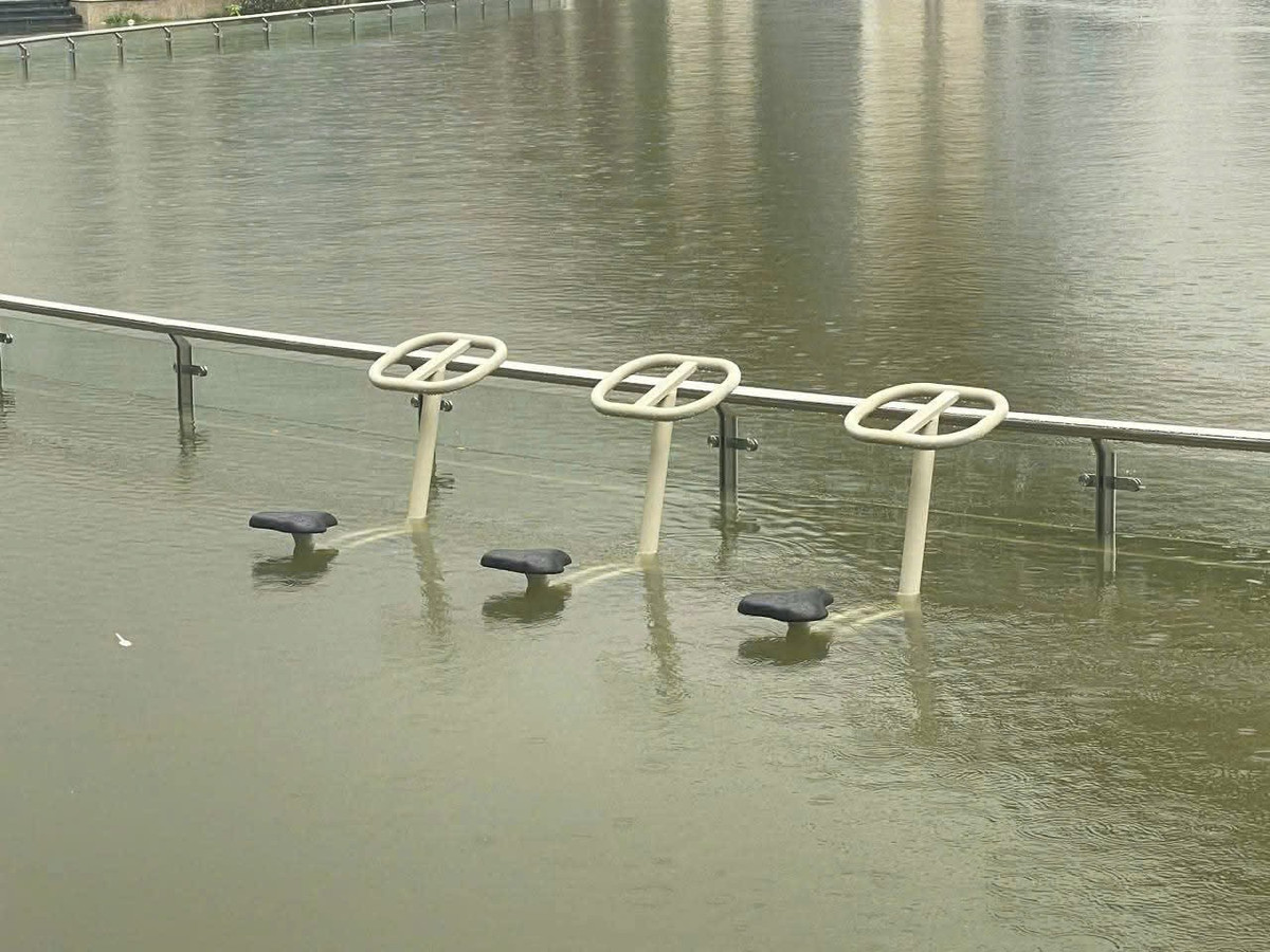 Khu vực tập thể dục thể thao bị chìm sâu hơn 1 mét.