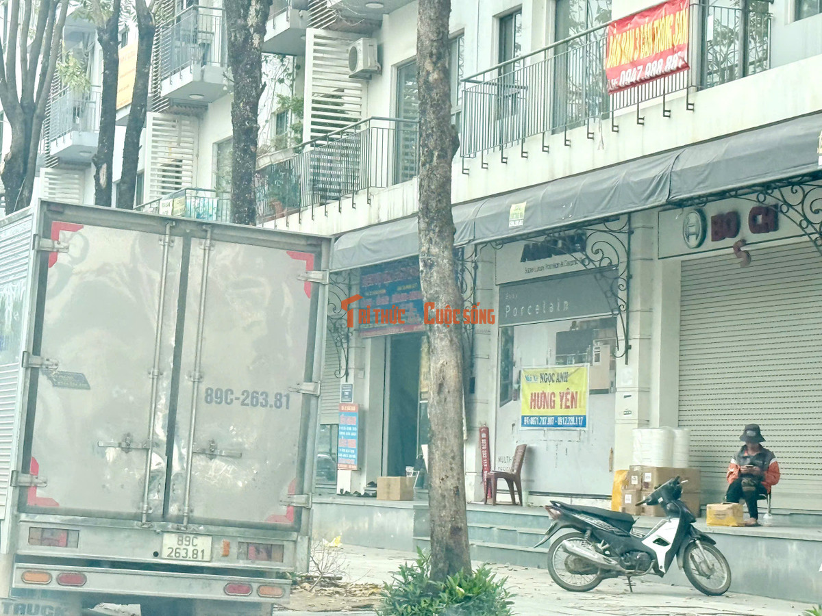 Mặc dù là xe tải nhận ký gửi, vận tải hàng hoá có thu tiền nhưng phần lớn các xe này đều hoạt động dưới biển số màu trắng, tức xe không kinh doanh vận tải.