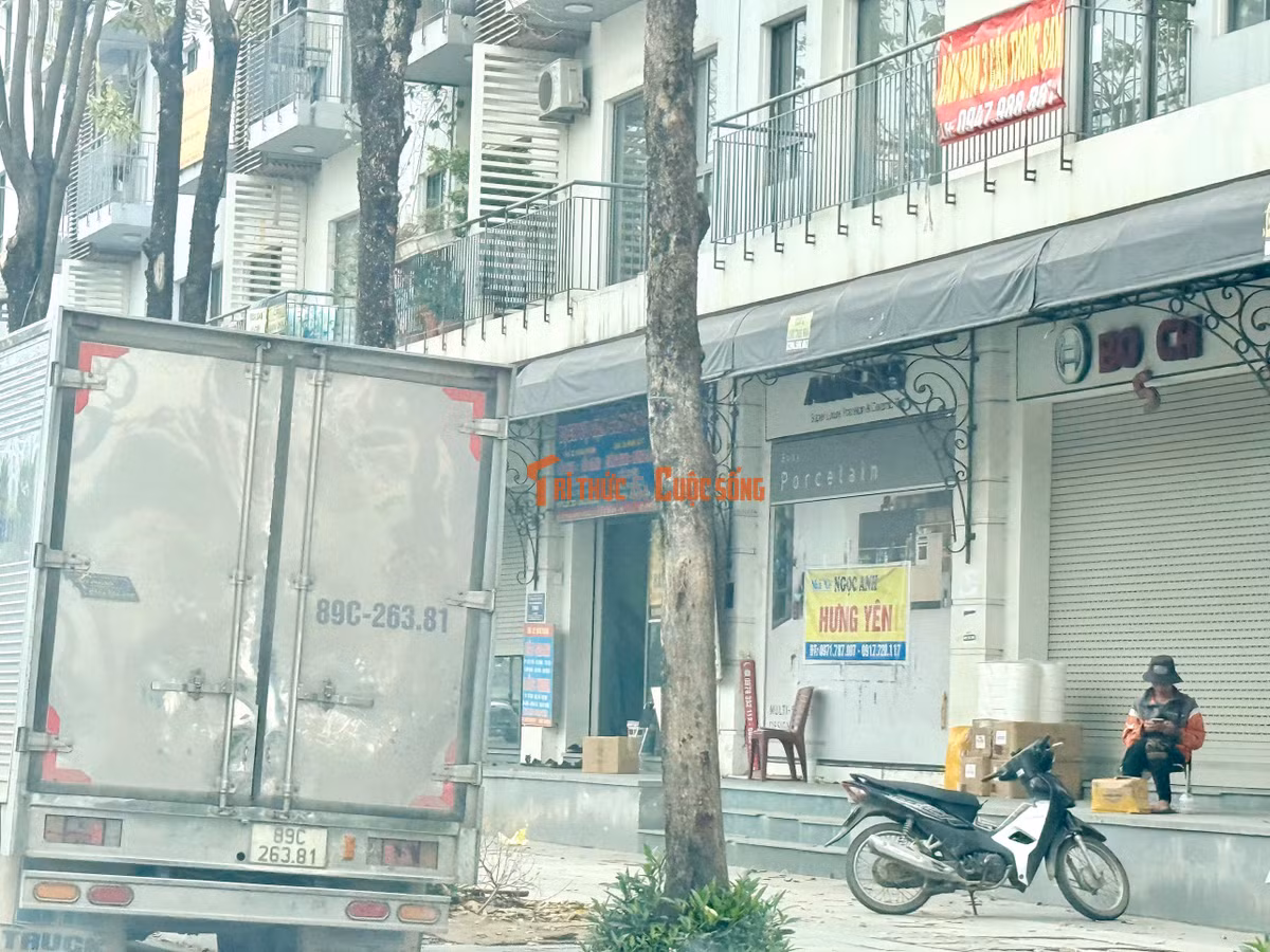 Mặc dù là xe tải nhận ký gửi, vận tải hàng hoá có thu tiền nhưng phần lớn các xe này đều hoạt động dưới biển số màu trắng, tức xe không kinh doanh vận tải.