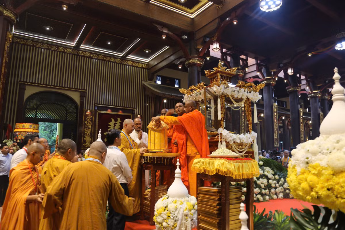 Xá lợi Đức Phật là phần kim thân của Đức Phật sau khi hỏa táng còn lại. Xá lợi Đức Phật có niên đại 2.600 năm, được Chính phủ Ấn Độ xem là bảo vật quốc gia.