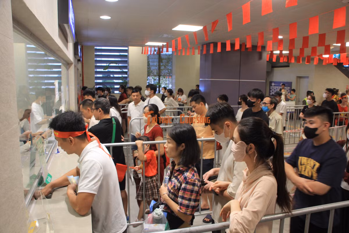 Khu vực bán vé không còn cảnh lộn xộn, chen lấn.