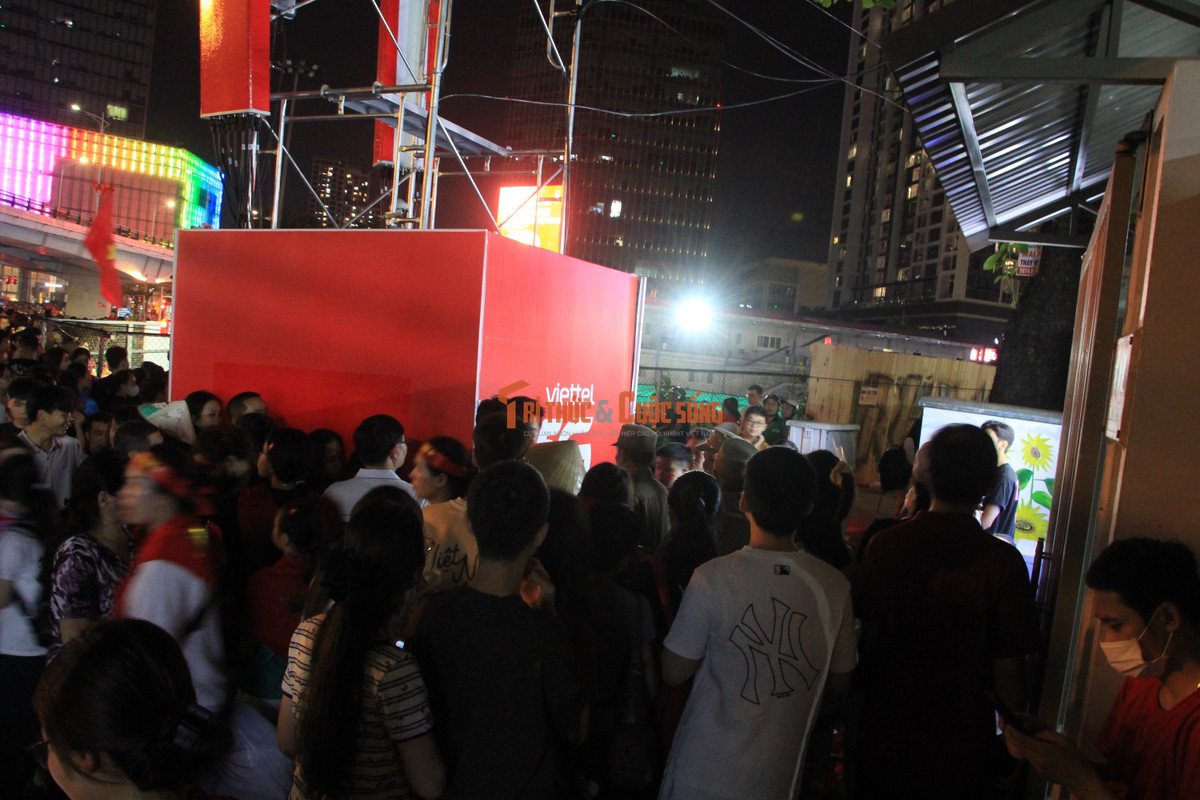 View - Đường Kim Mã đông nghịt, nhiều người tiếc không thể xem hợp luyện diễu binh | Báo Tri thức và Cuộc sống - TIN TỨC PHỔ BIẾN KIẾN THỨC 24H