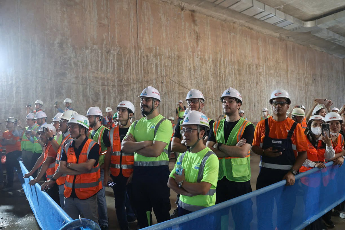 Khu vực Dốc hạ ngầm đồng thời triển khai công đào và thi công kết cấu hầm hộp, khu vực Giếng đứng hiện đang thực hiện công tác đào để thi công kết cấu.