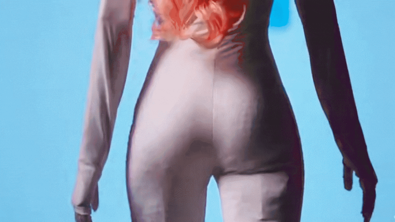 Không chỉ có biểu cảm, năng lực vận động của Moya cũng rất ấn tượng. Robot sở hữu 16 bậc tự do khớp nối toàn thân dựa trên nguyên lý công thái học, với độ tương đồng dáng đi so với người thật đạt 92%, dễ dàng thực hiện các động tác như đi lại, xoay người, cúi nhặt đồ, lên xuống cầu thang.