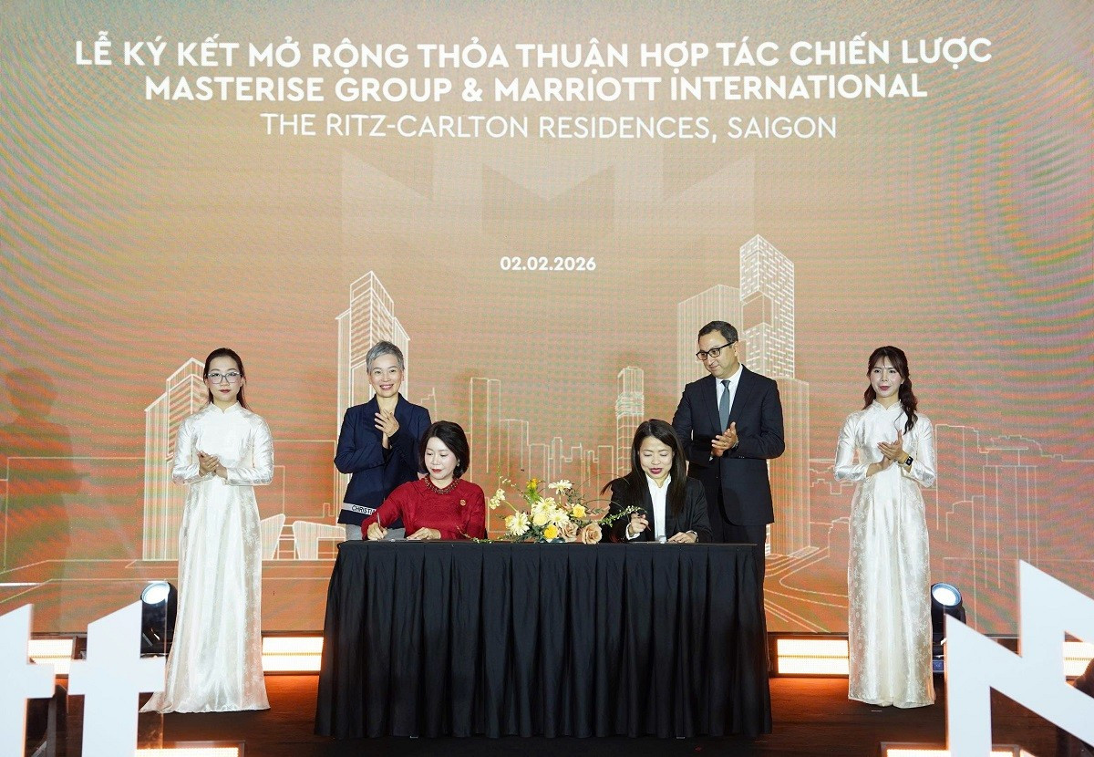 2-hinh-ky-ket-2-le-ky-ket-du-an-the-ritz-carlton-residences-saigon.jpg