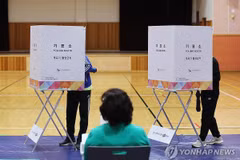 Toàn cảnh người dân Hàn Quốc đi bầu Tổng thống mới