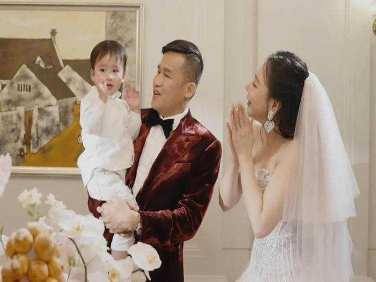Con trai của Hồ Quỳnh Hương đáng yêu, là bản sao nhí của bố. Ảnh: VTV. contraihoquynhhuong2.jpg