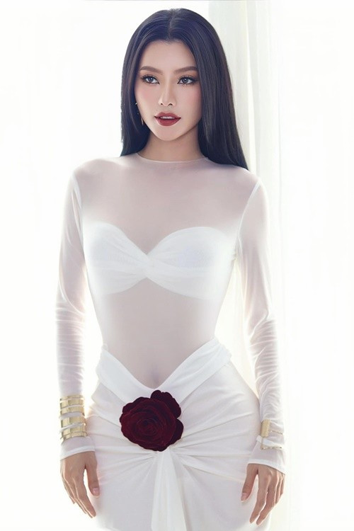 Hoàng Nhung kinh doanh từ khi còn rất trẻ. Cô chia sẻ trên Vietnamnet, cô khởi nghiệp ở tuổi 21. Tuy nhiên, người đẹp gặp thất bại chỉ sau hơn 1 năm. nhung6.jpg