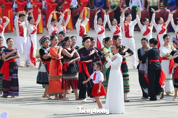 Tiền Phong. mytamthuytientienphong.jpg