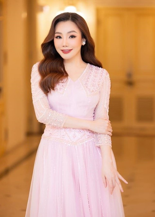 Nữ ca sĩ khẳng định, cô là người sống hết mình vì gia đình, chồng con. “Nếu tôi là một người vợ chắc chắn sẽ rất được”, Hồ Quỳnh Hương bày tỏ. huong9.jpg