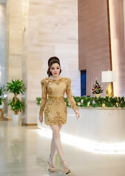 Theo Người Lao Động, Hồ Quỳnh Hương và bạn trai từng là đối tác làm ăn trong 5 năm. “Tới khi tôi chuyển sang làm đồ chay, người bạn đó cũng thích làm đồ chay như tôi rồi dần dần chúng tôi thích nhau”, cô bật mí. huong7.jpg