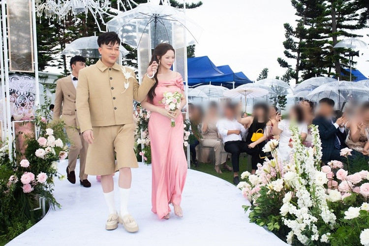 Hồ Quỳnh Hương gọi điện thoại thông báo cho Lý Nhã Kỳ chốt giữ ngày 15/5 chỉ sau 1 tháng. ky4.jpg