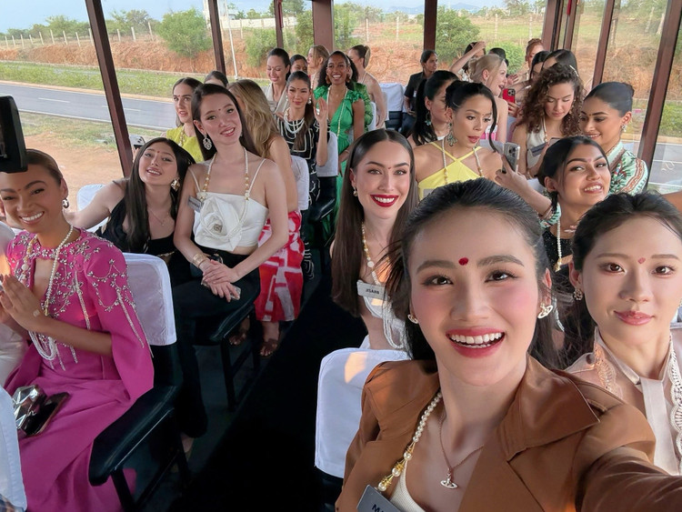 Đại diện Việt Nam có phong cách thời trang đa dạng, tinh tế. Ảnh: FB Ý Nhi. ynhi6.jpg