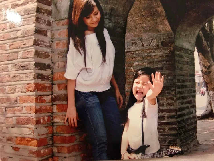 Theo Lưu Thiên Hương, con gái yêu thích pop dance có vũ đạo, thường tự biên đạo các bài nhảy của mình. Ảnh: FB Vy Uyên. huong8.jpg