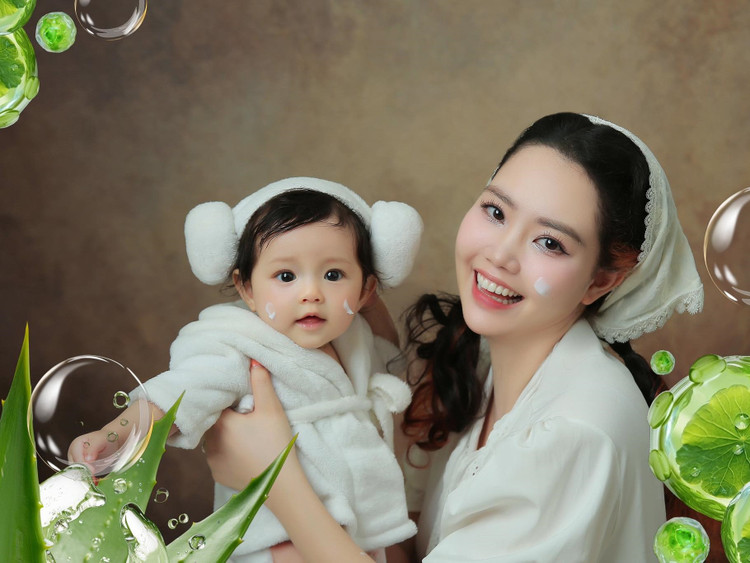 Bé Melody sở hữu gương mặt đáng yêu với đôi mắt to tròn, đôi môi chúm chím, làn da trắng hồng. Ảnh: FB Bằng Cường. bangcuong1.jpg