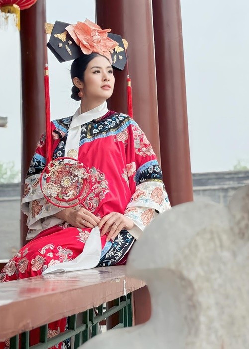 Trên trang cá nhân, Ngọc Hân vừa đăng tải loạt ảnh hóa "Hoàn Châu cách cách" trong chuyến du lịch Trung Quốc. Ảnh: FB Ngọc Hân. han1.jpg